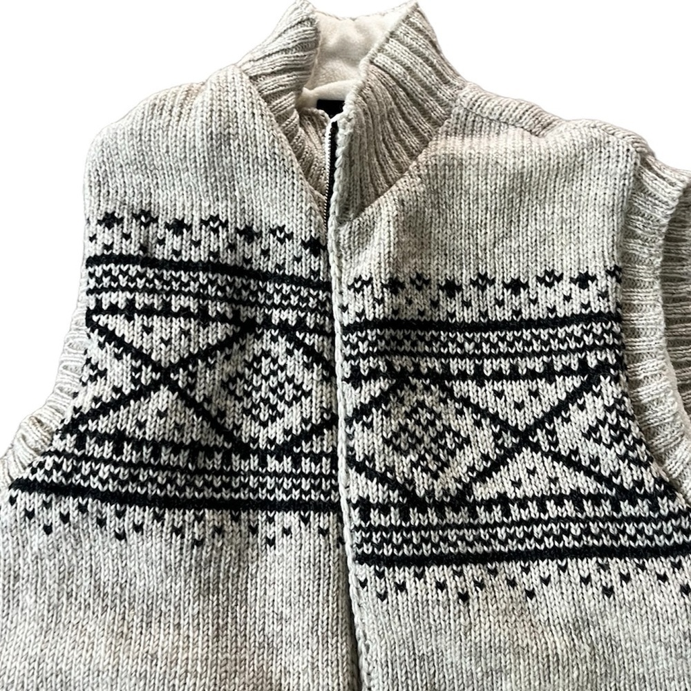 Lost Horizons Wool lined Sweater vest - Picture 2 of 10